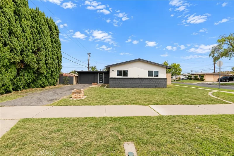 7437 El Verano, Buena Park