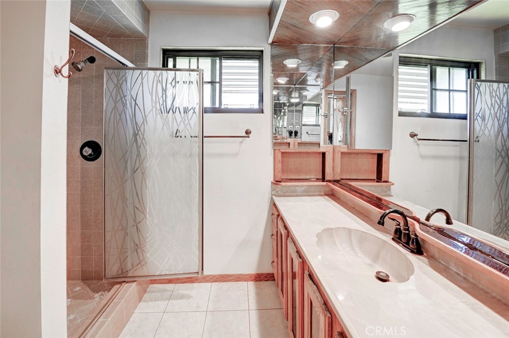 Bathroom with walk-in shower, large dressing room & separate toilet room. Possible 4th bedroom - 7660 El Chaco, Buena Park CA 90620 - photo 20
