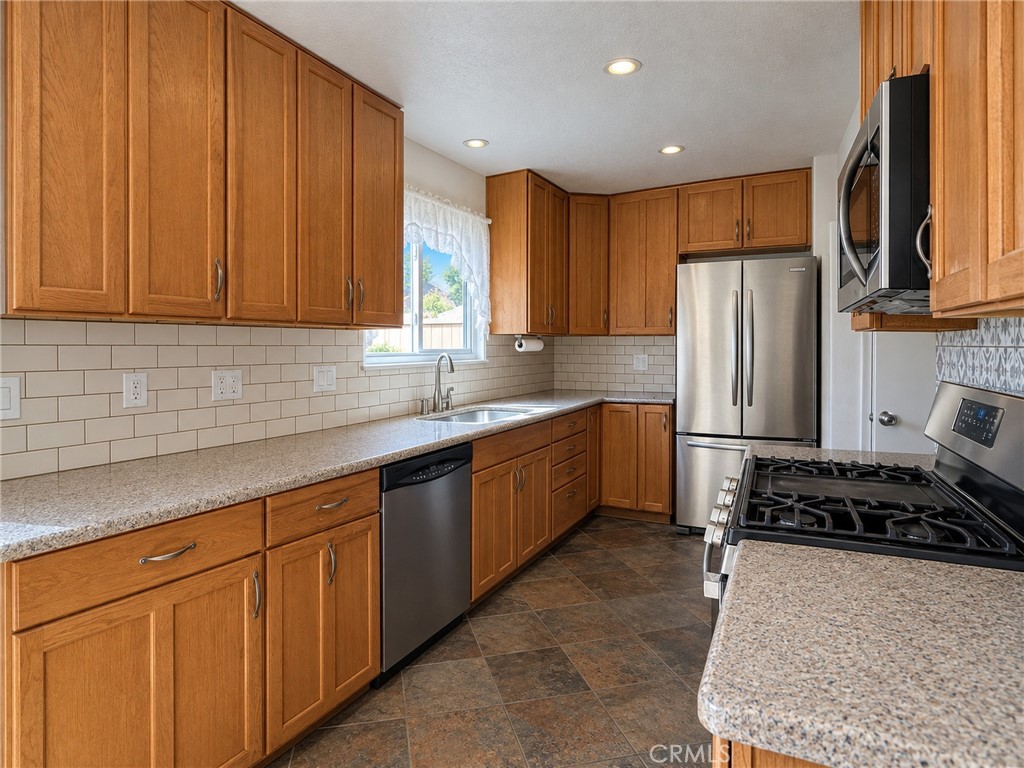 Kitchen - 8180 Ferguson Green, Buena Park CA 90621 - photo 11