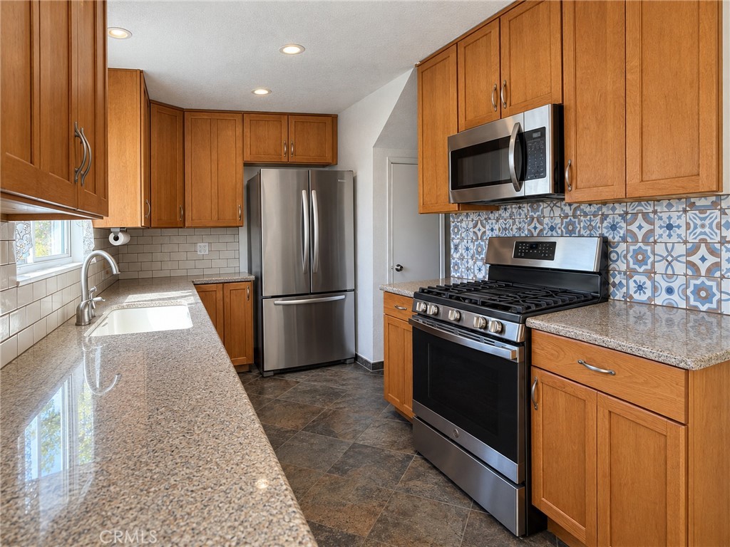 Kitchen - 8180 Ferguson Green, Buena Park CA 90621 - photo 12