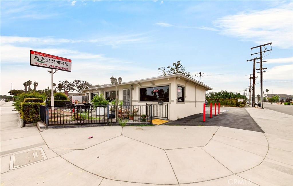 8242 Commonwealth, Buena Park CA 90621 - photo 11