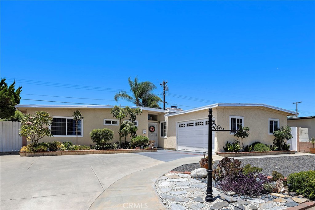 Welcome to this charming home located in the Tree Tract Neighborhood in the heart of Buena Park! - 8407 Locust, Buena Park CA 90620 - photo 1