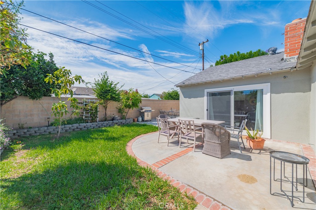 nice yards - 8695 Madison Avenue, Buena Park CA 90620 - photo 3