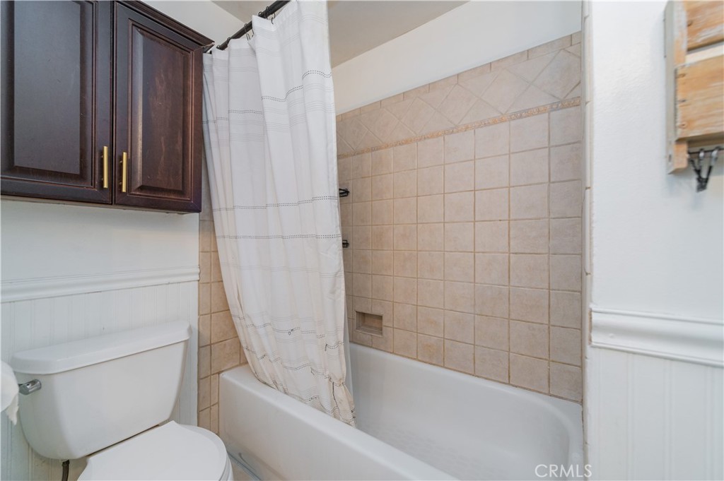 hallway bathroom (tub) - 8695 Madison Avenue, Buena Park CA 90620 - photo 17