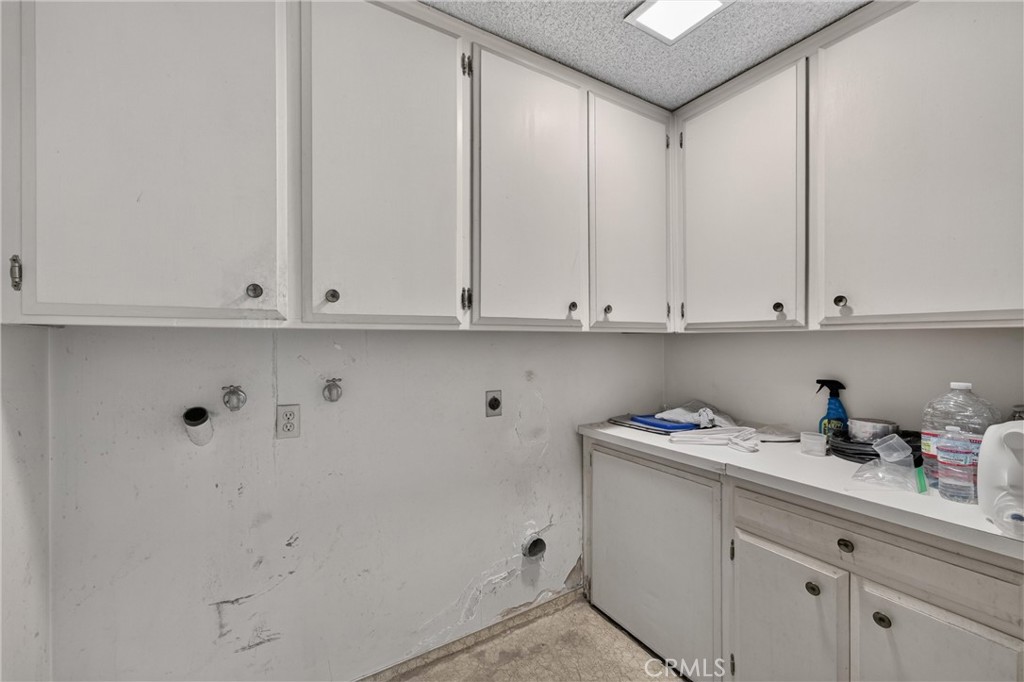 indoor laundry room - 8721 Somerset, Buena Park CA 90621 - photo 31
