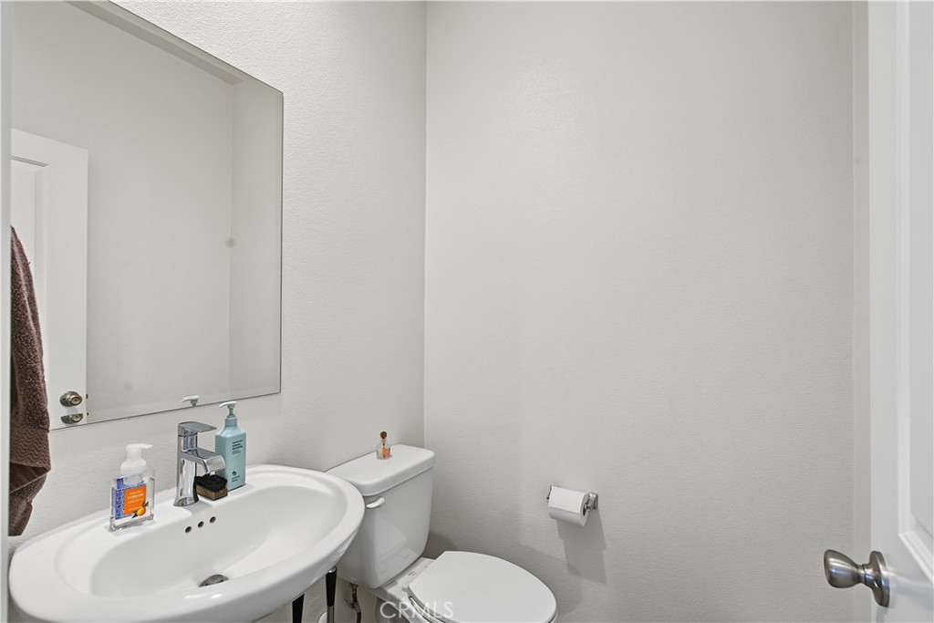 First-Floor Bathroom - 8881 Orangethorpe, Buena Park CA 90621 - photo 22