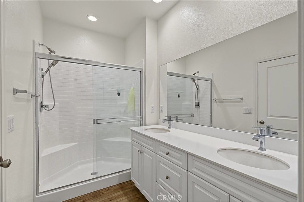 Third-Floor Primary Bathroom - 8881 Orangethorpe, Buena Park CA 90621 - photo 28
