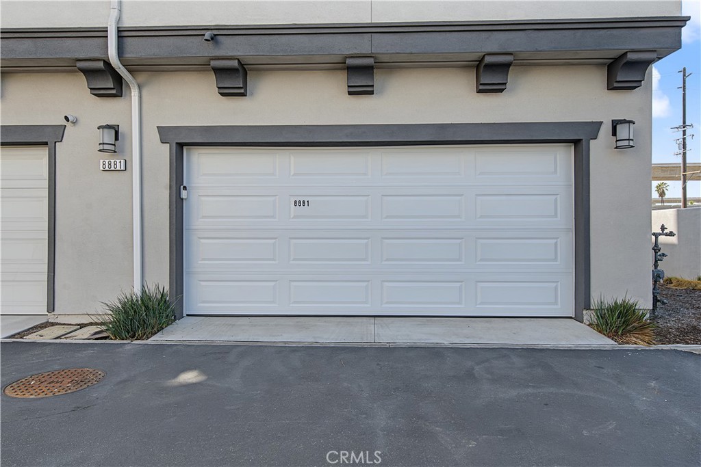 Side-by-Side Two-Car Garage - 8881 Orangethorpe, Buena Park CA 90621 - photo 42