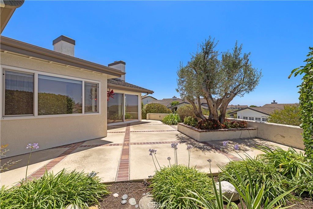 1 Breakwater Drive, Corona Del Mar CA 92625 - photo 12