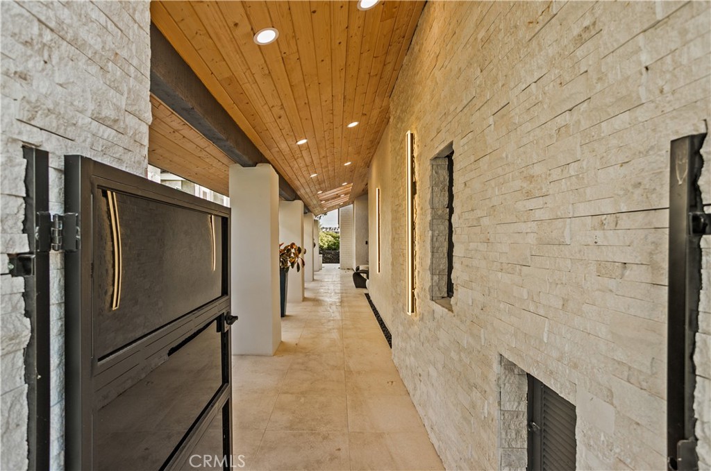 10 White Water Drive, Corona Del Mar CA 92625 - photo 2