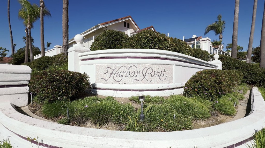 Gated Harbor Point is a few hundred feet from the entrance to Newport Center and Fashion Island - 19 Harbor Pointe, Corona Del Mar CA 92625 - photo 5