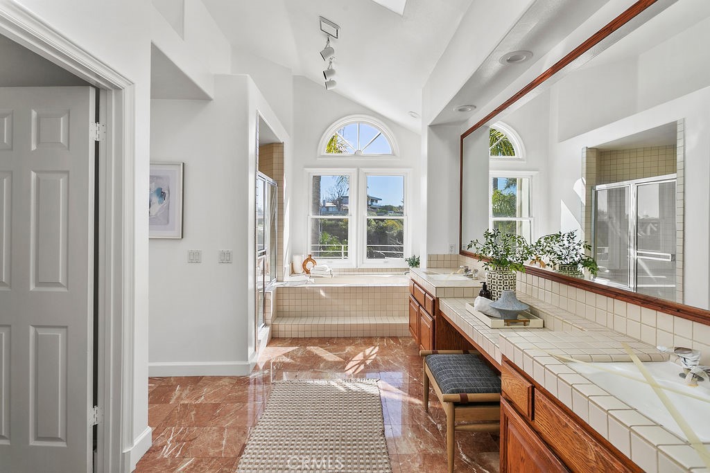 View primary bathroom has soaking tub and walk in shower - 19 Harbor Pointe, Corona Del Mar CA 92625 - photo 31