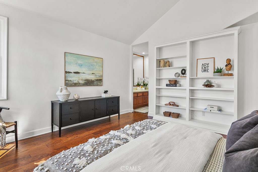 Yes, the upstairs ensuite secondary bedroom has a walk-in closet and is open and relaxing. - 19 Harbor Pointe, Corona Del Mar CA 92625 - photo 35
