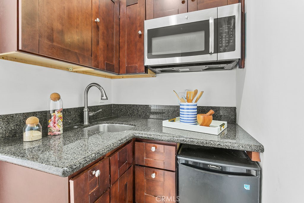 Pool house kitchenette - 19 Harbor Pointe, Corona Del Mar CA 92625 - photo 44