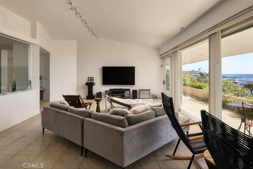 1915 Galatea, Corona Del Mar CA 92625 - photo 2