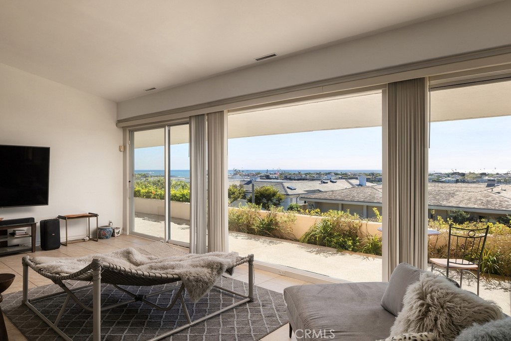 1915 Galatea, Corona Del Mar CA 92625 - photo 5