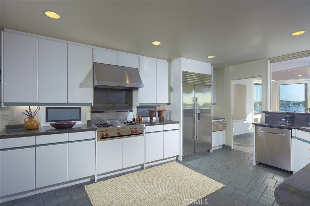 2027 Bayside Drive, Corona Del Mar CA 92625 - photo 16