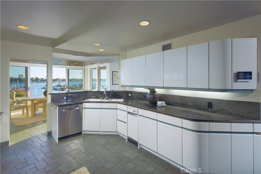 2027 Bayside Drive, Corona Del Mar CA 92625 - photo 17