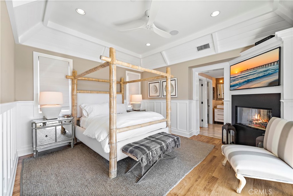 Beautiful primary suite with fireplace. - 212 Marguerite Avenue, Corona Del Mar CA 92625 - photo 15
