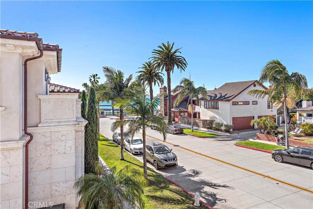 Walking distance to Corona del Mar beaches. - 212 Marguerite Avenue, Corona Del Mar CA 92625 - photo 26