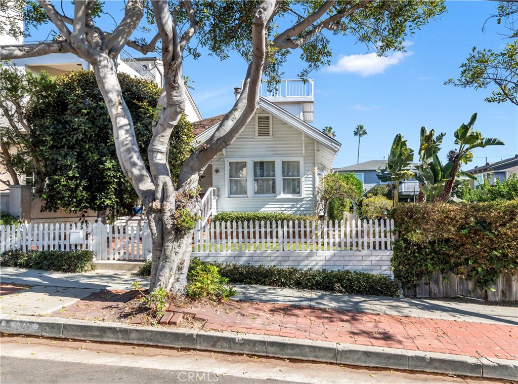 214 Dahlia, Corona Del Mar CA 92625 - photo 2