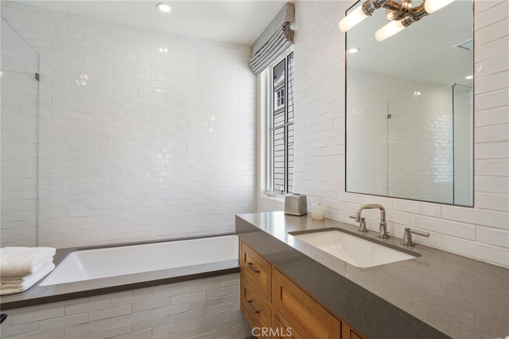 226 Poinsettia Avenue, Corona Del Mar CA 92625 - photo 46