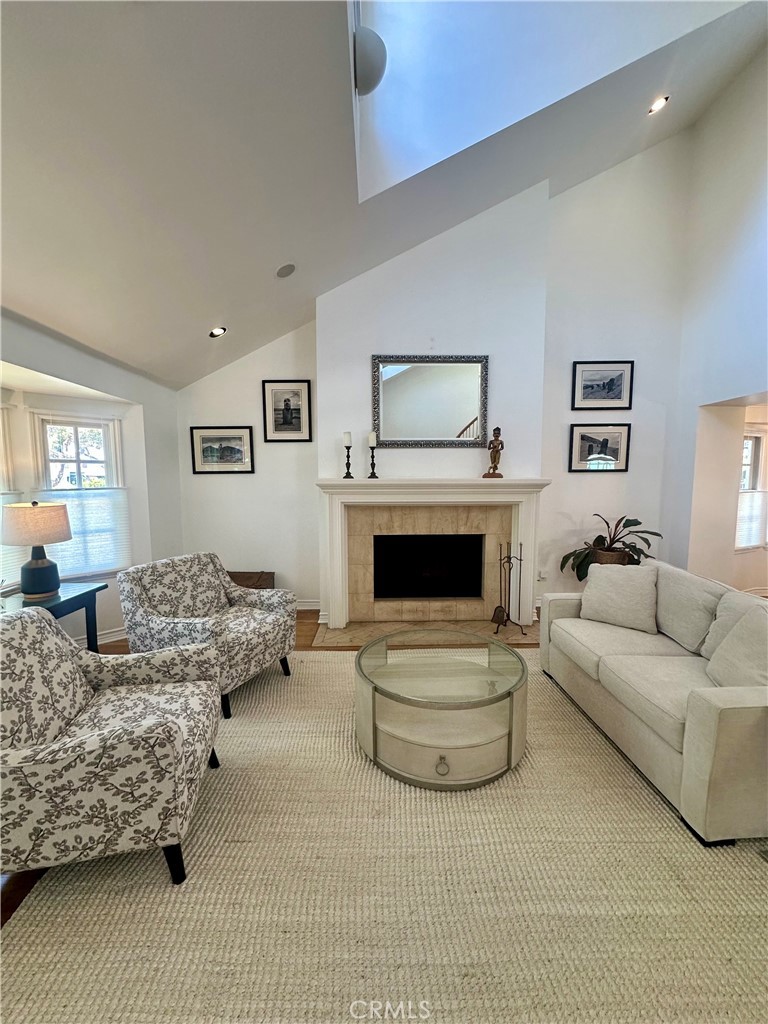 Fully furnished in light and bright spaces - 232 Jasmine, Corona Del Mar CA 92625 - photo 4