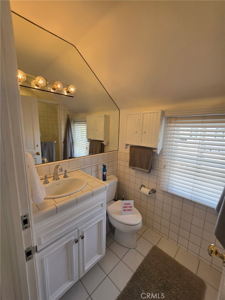 bathroom in the third bedroom suite - 232 Jasmine, Corona Del Mar CA 92625 - photo 26