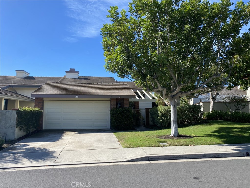 26 Skysail front exterior. - 26 Skysail, Corona Del Mar CA 92625 - photo 1