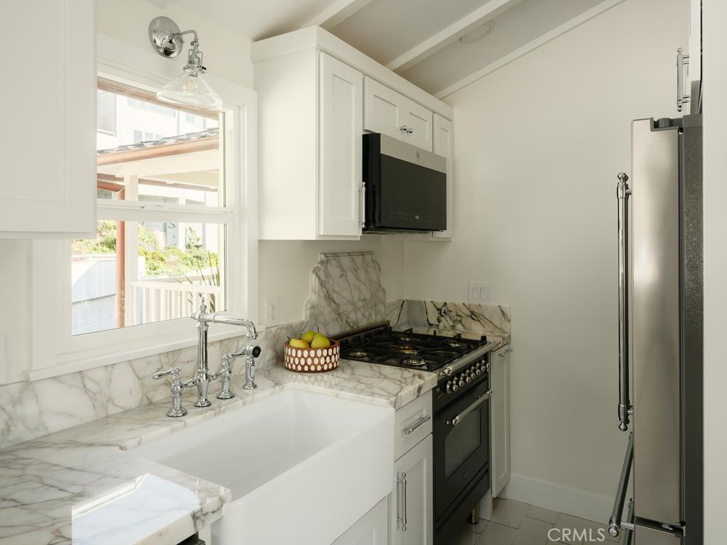 2715 Cove, Corona Del Mar CA 92625 - photo 10