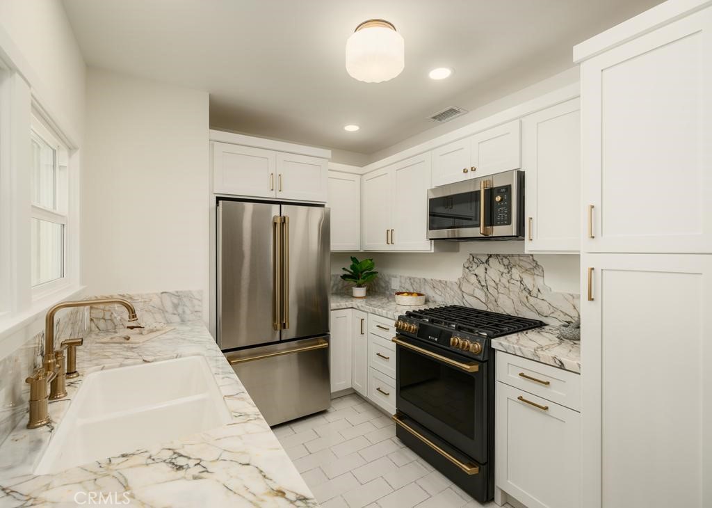 2715 Cove, Corona Del Mar CA 92625 - photo 16