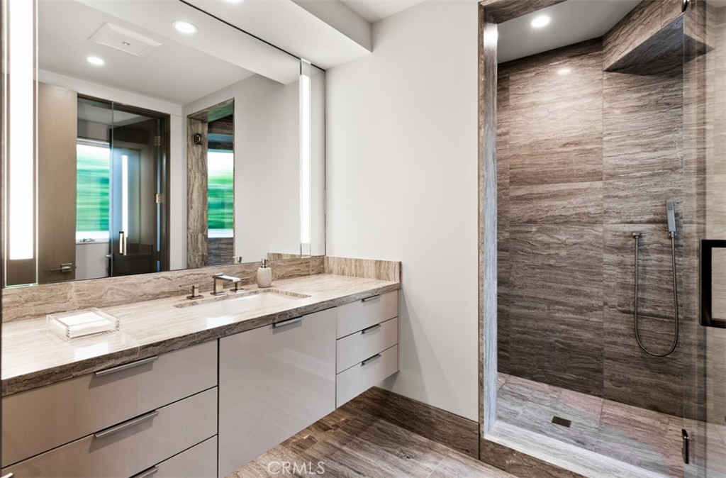 Main Level Bedroom En-Suite - 2928 Ocean, Corona Del Mar CA 92625 - photo 42