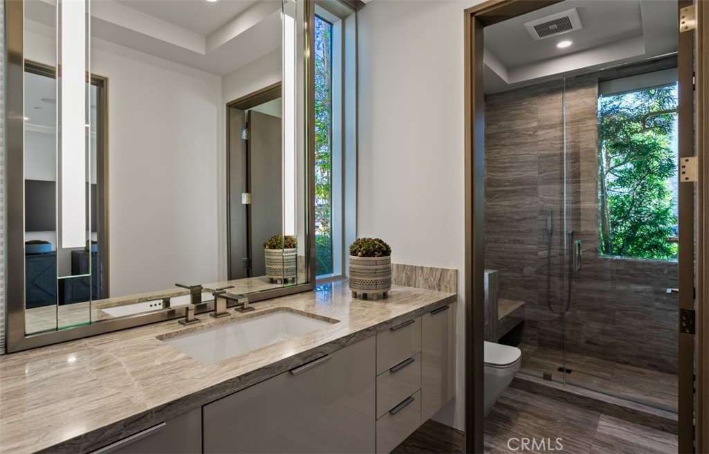 Main Level Bedroom 2 En-Suite - 2928 Ocean, Corona Del Mar CA 92625 - photo 44