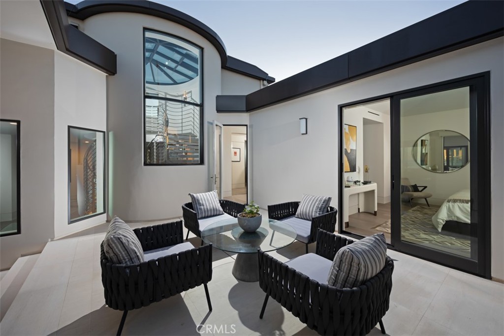 Courtyard Area Upstairs - 2928 Ocean, Corona Del Mar CA 92625 - photo 48