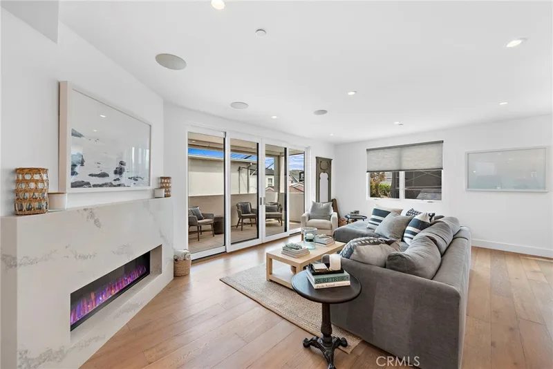 304 Iris Avenue, Corona Del Mar, CA 92625