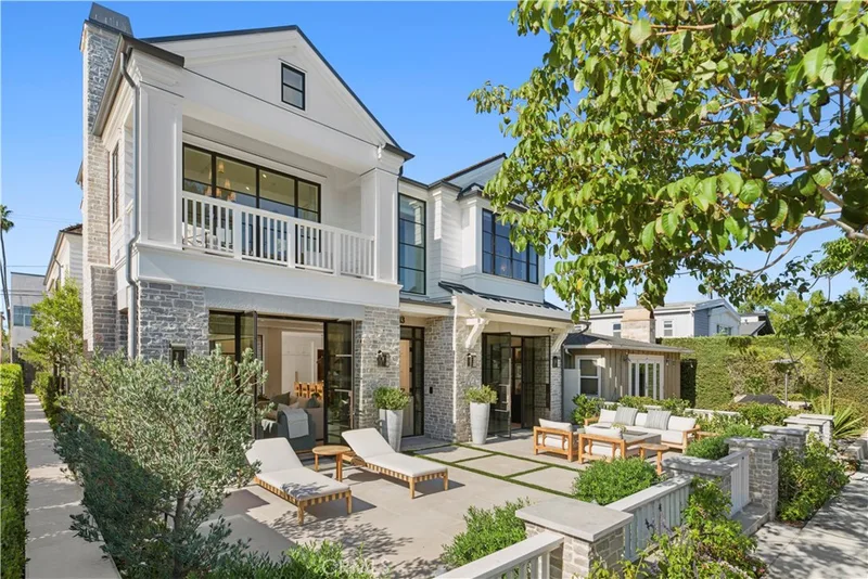 313 Heliotrope, Corona Del Mar