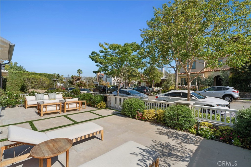 313 Heliotrope, Corona Del Mar CA 92625 - photo 2