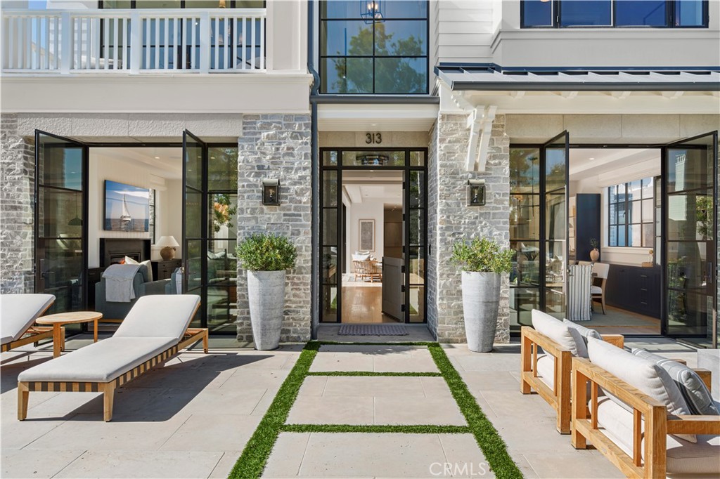 313 Heliotrope, Corona Del Mar CA 92625 - photo 3