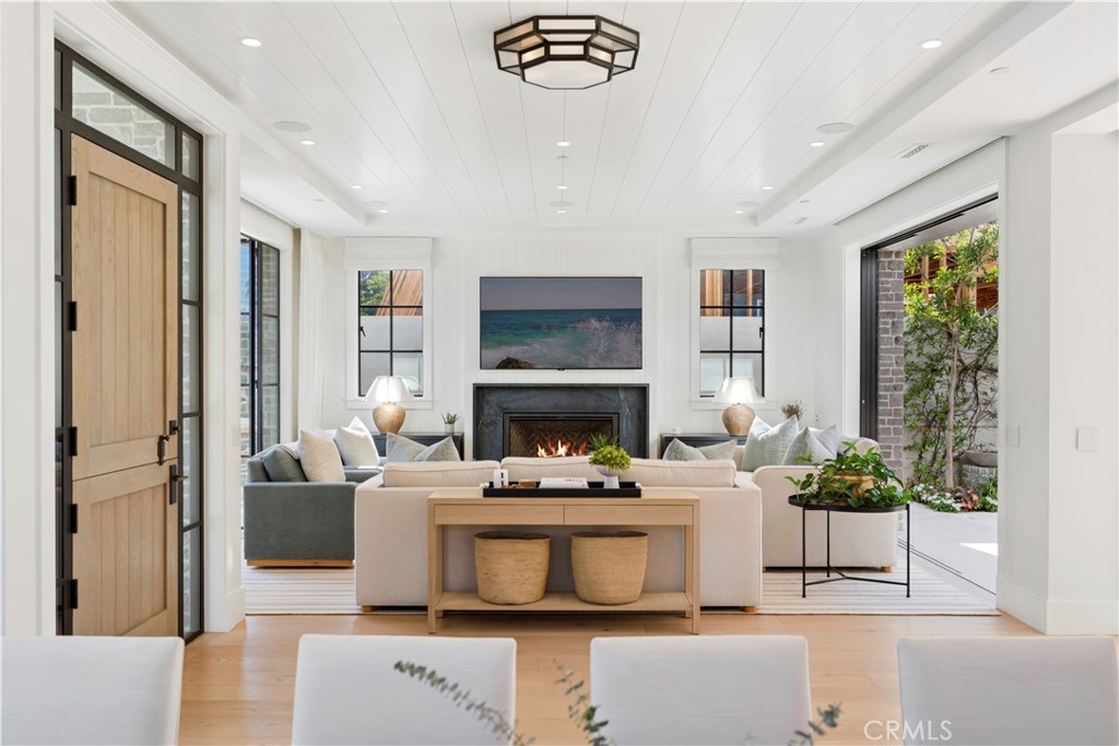 313 Heliotrope, Corona Del Mar CA 92625 - photo 5