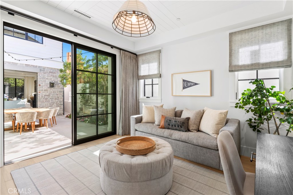 313 Heliotrope, Corona Del Mar CA 92625 - photo 15