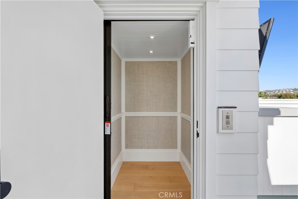 313 Heliotrope, Corona Del Mar CA 92625 - photo 18