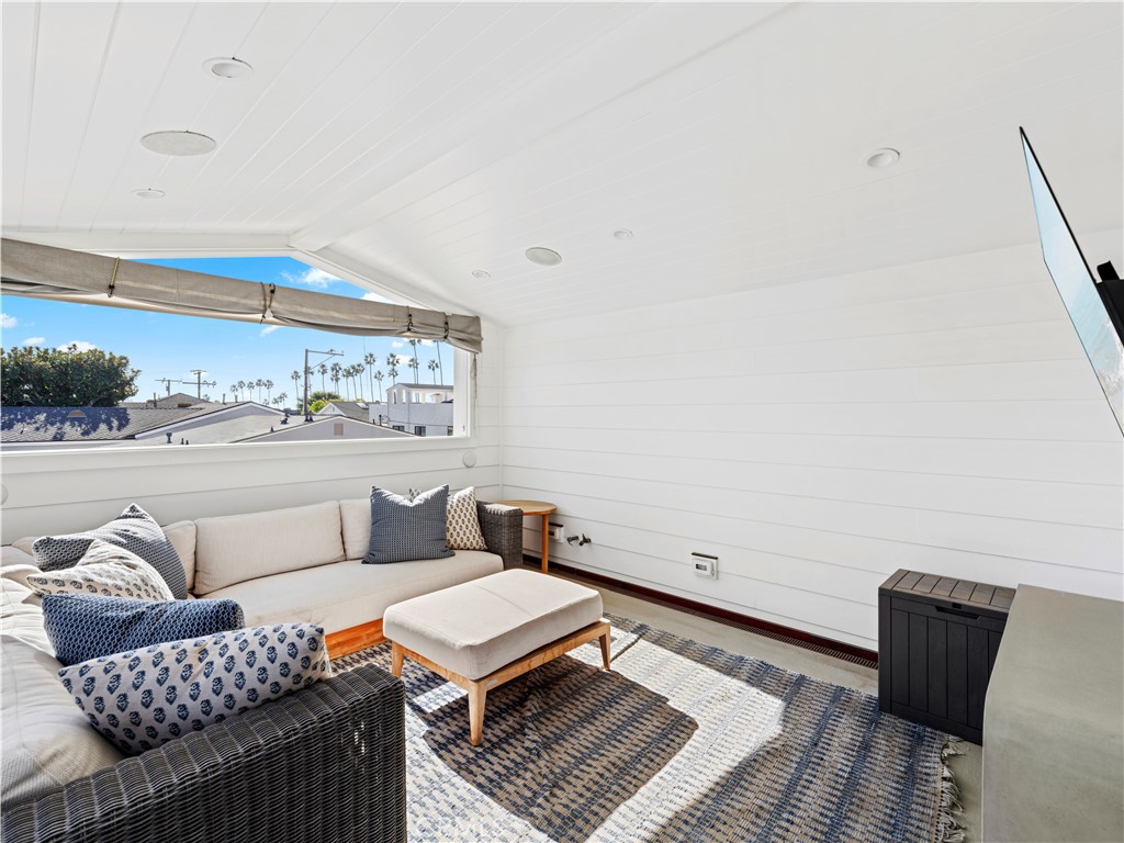 313 Heliotrope, Corona Del Mar CA 92625 - photo 31