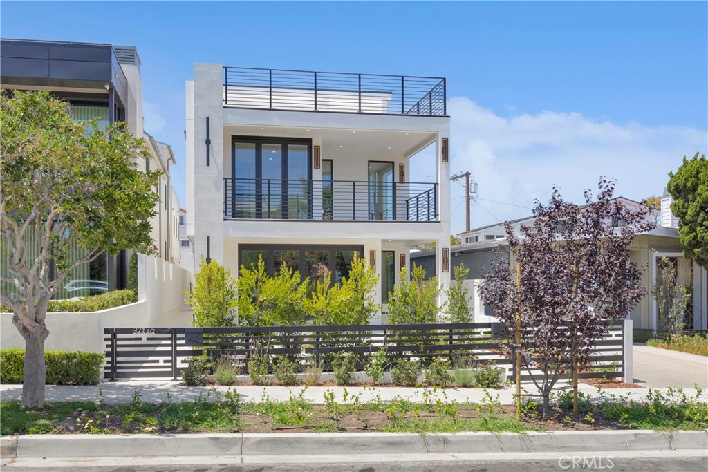 321 Larkspur Avenue 1/2, Corona Del Mar CA 92625 - photo 3