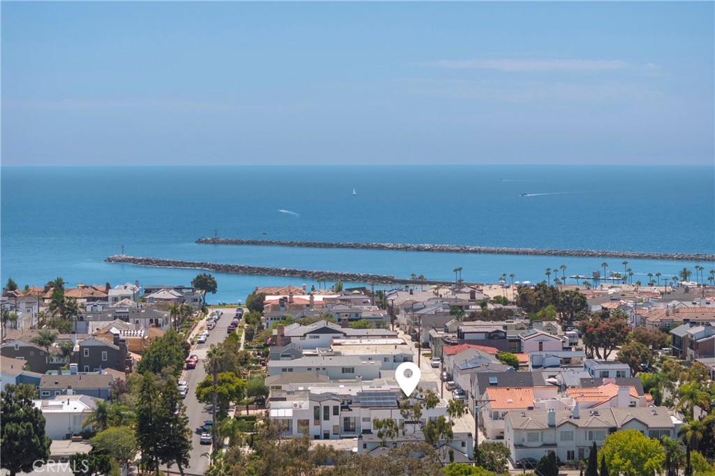 321 Larkspur Avenue 1/2, Corona Del Mar CA 92625 - photo 2
