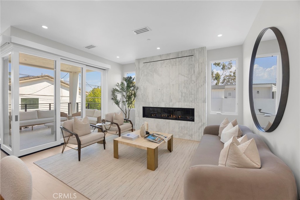 321 Larkspur Avenue 1/2, Corona Del Mar CA 92625 - photo 8