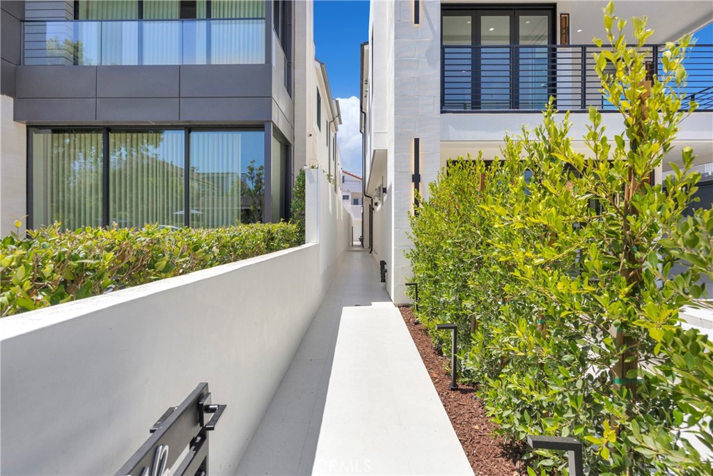 321 Larkspur Avenue 1/2, Corona Del Mar CA 92625 - photo 31