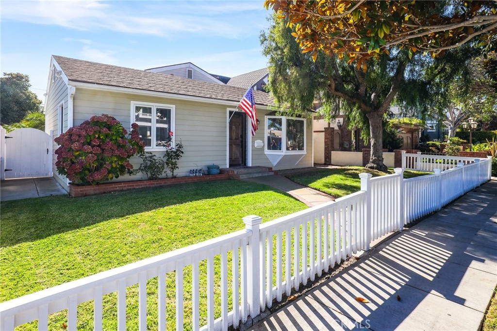 328 Poinsettia, Corona Del Mar CA 92625 - photo 1