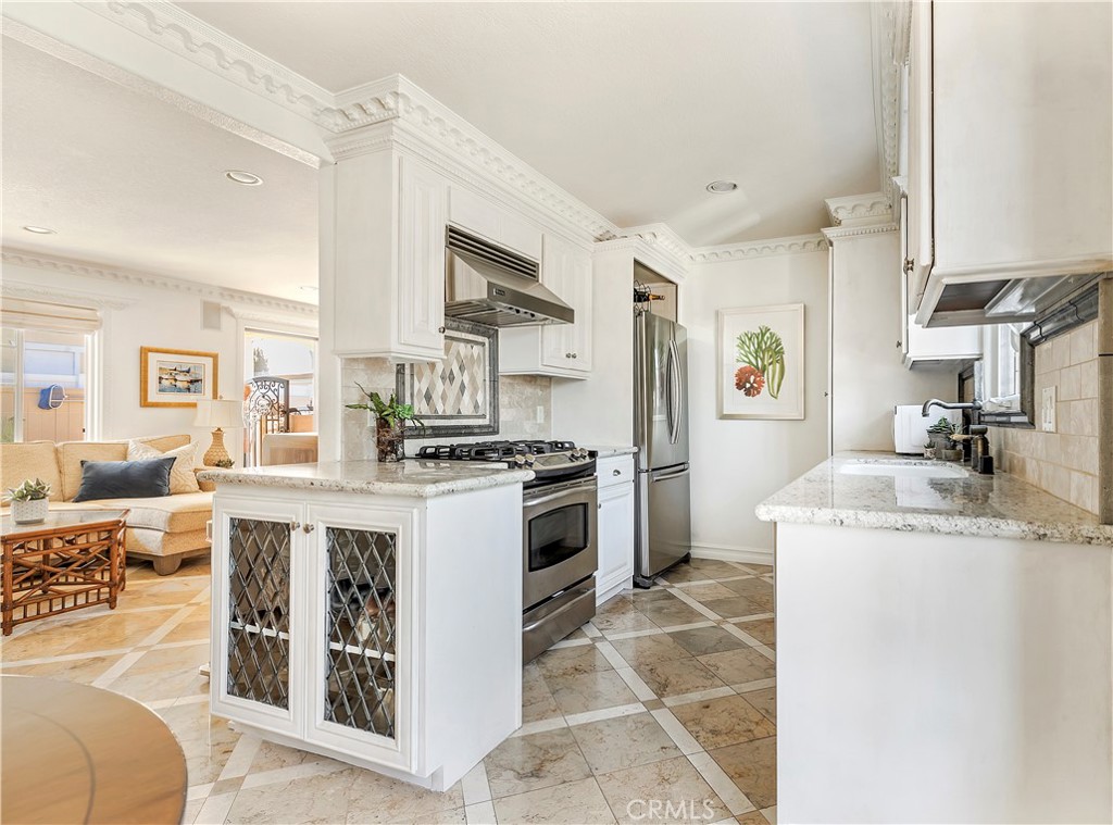 329 Marguerite Avenue 3, Corona Del Mar CA 92625 - photo 8