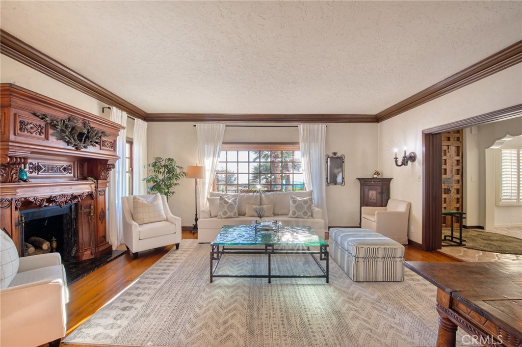 Living room - 3628 Ocean Boulevard, Corona Del Mar CA 92625 - photo 5