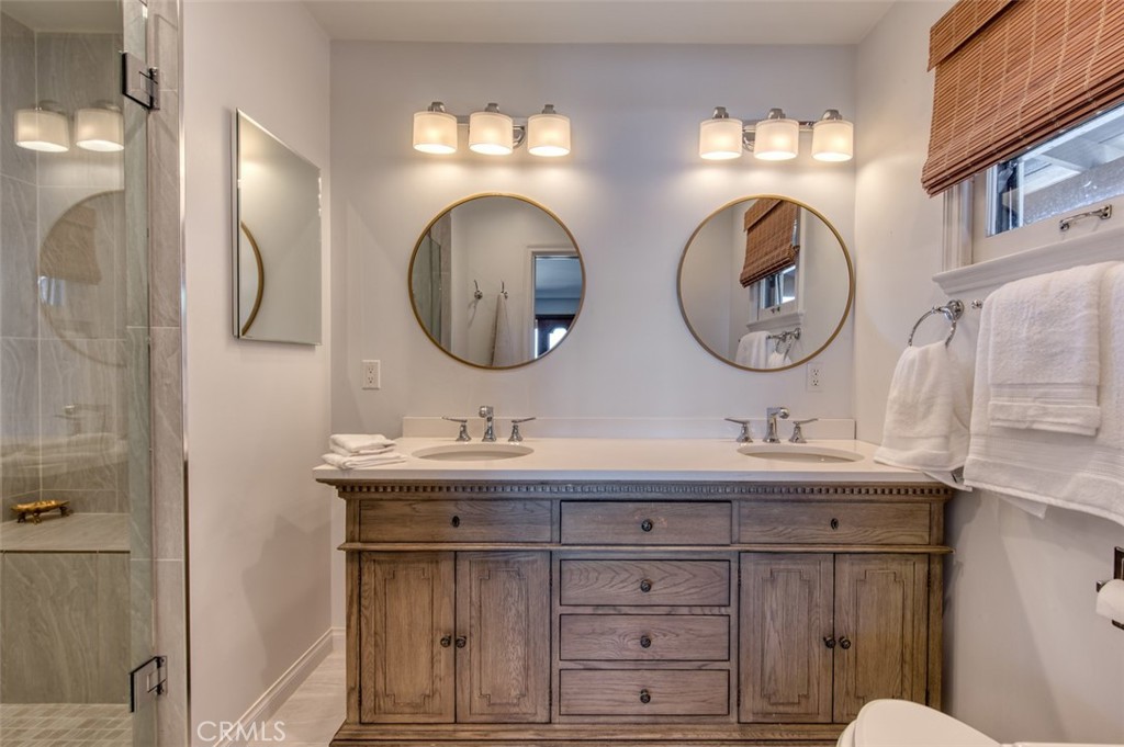 Double sinks - 3628 Ocean Boulevard, Corona Del Mar CA 92625 - photo 9